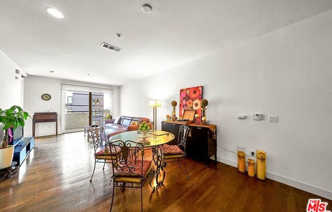 1 bed, 1 bath, 830 sqft, $2,700, Unit 318