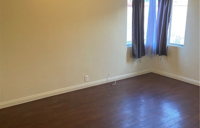 11140 1/2 S MARIPOSA AVE