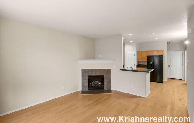 Lovely Home In A Excellent Location! 2 Bedrm 2.5 Bath in Arbor Reserve **PET FRIENDLY! & INTERNET INCLUDED**