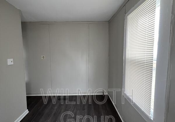 3 beds, 1 bath, 768 sqft, $895