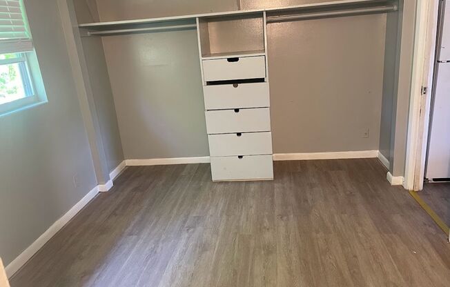 1/1 Apartment available now! Section 8 welcome!