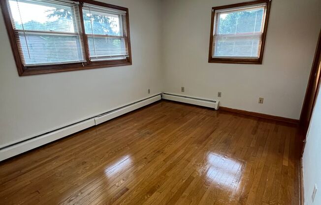 2 beds, 1 bath, 903 sqft, $1,290, Unit D-3