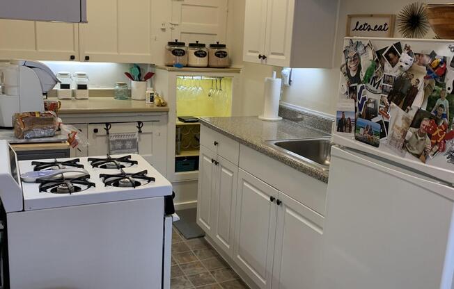 1 bed, 1 bath, $2,400, Unit 10