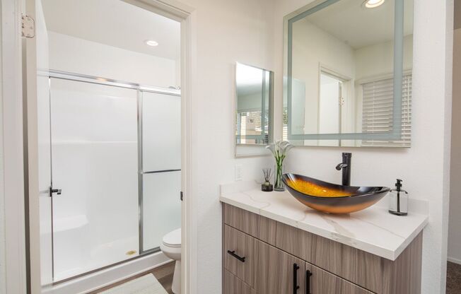 Gorgeous huge units in premier location! ASK ABOUT OUR MOVE-IN SPECIALS!!