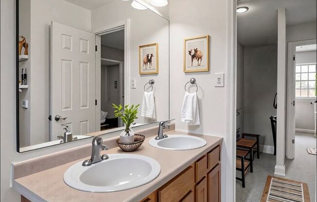 3 beds, 1.5 baths, 1,200 sqft, $2,445, Unit F10