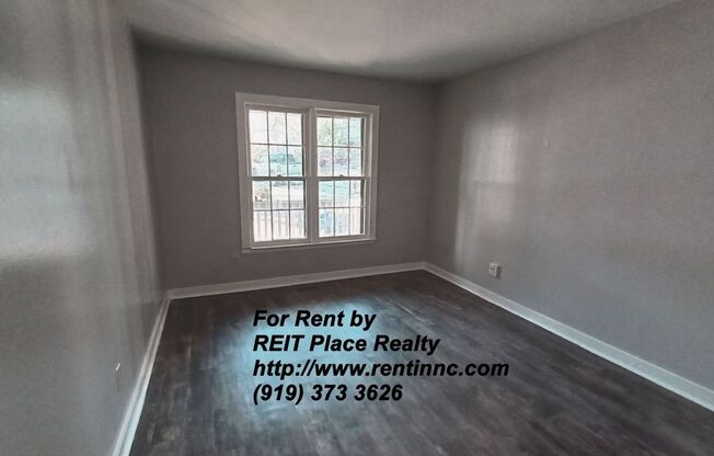 3 Bed 2 Bath w/ Master Bed downstairs near Crossroads Plaza, REI