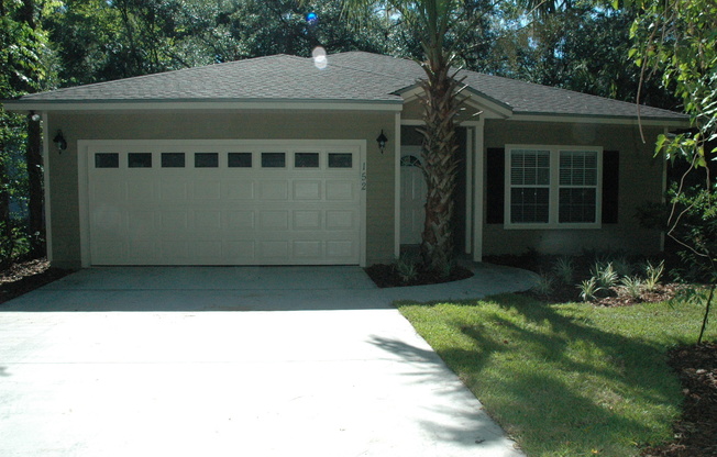 Excellent 3 Bed/2 Bath House - Walk, Ride, or Bike to UF!