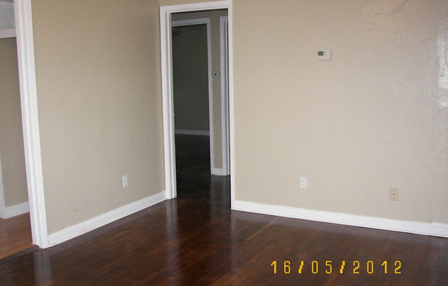 2 beds, 1 bath, $975