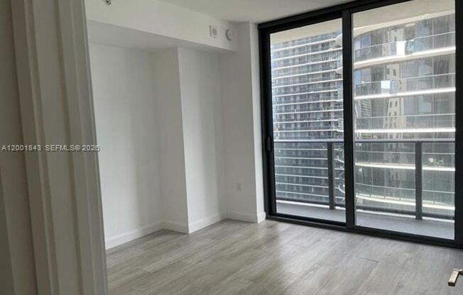 1 bed, 1 bath, 609 sqft, $3,450, Unit 55 SW 9th St # 3102