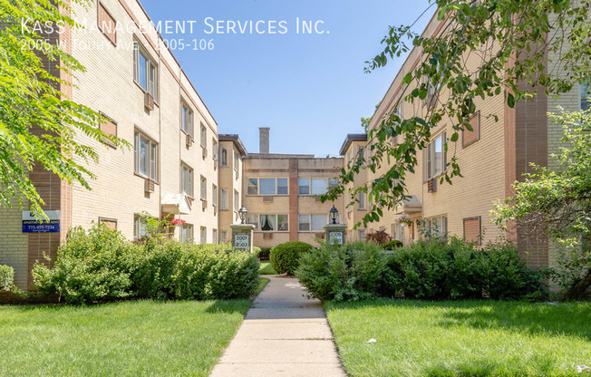 2005 W Touhy Ave