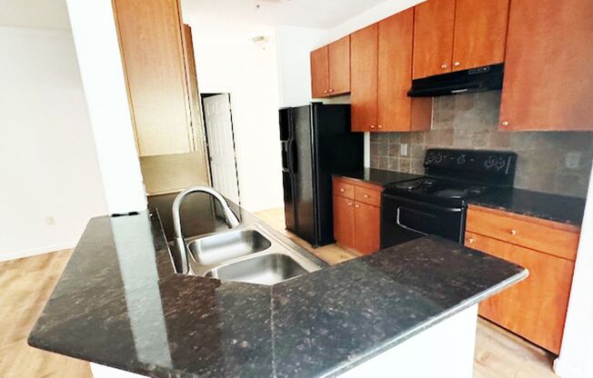 3 beds, 2 baths, $2,600, Unit #1014