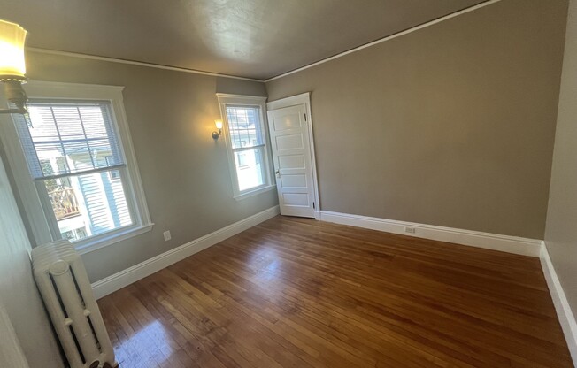 3 beds, 1 bath, 1,300 sqft, $3,200, Unit 2