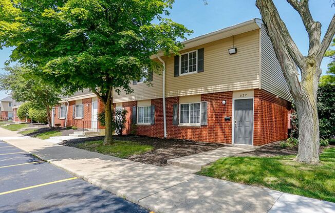 3 beds, 2 baths, 1,200 sqft, $1,315, Unit 1809