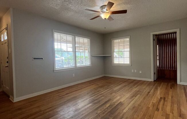 3 beds, 1 bath, $1,025