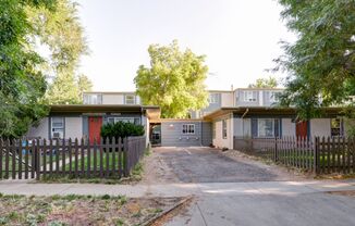 2 beds, 1 bath, 690 sqft, $1,700, Unit 300