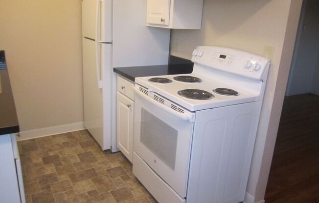 SPACIOUS 1 BEDROOM, 1 BATHROOM IN EXCELLENT SANTA CLARA LOCATION. UPSTAIRS UNIT. HARDWOOD FLOORS. MUST SEE!!!