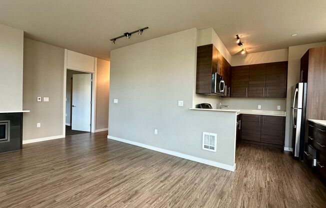 2 beds, 2 baths, 876 sqft, $2,895, Unit 201