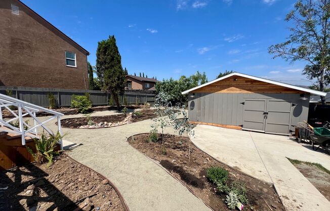 JUST REMODELED 2bd 2ba +Bonus Room & Detatched Entertainment Room, HUGE Backyard with Detached Work Space and Storgage