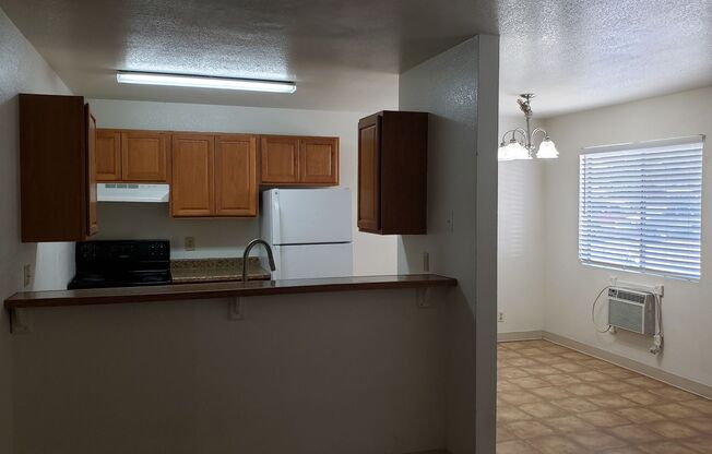 2 beds, 1 bath, 775 sqft, $1,300, Unit A2