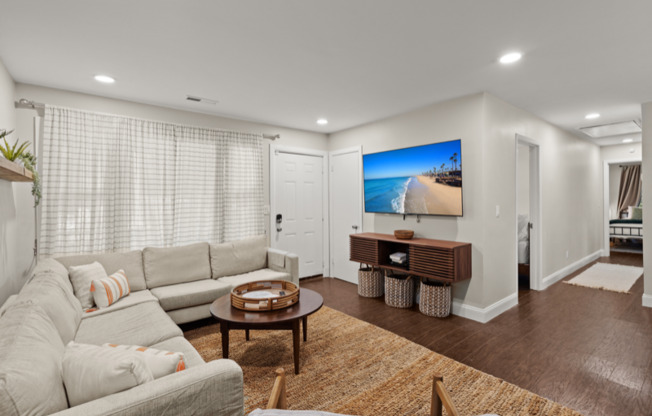 2611 N OAKRIDGE CIR