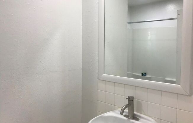 2 beds, 1 bath, 875 sqft, $1,330