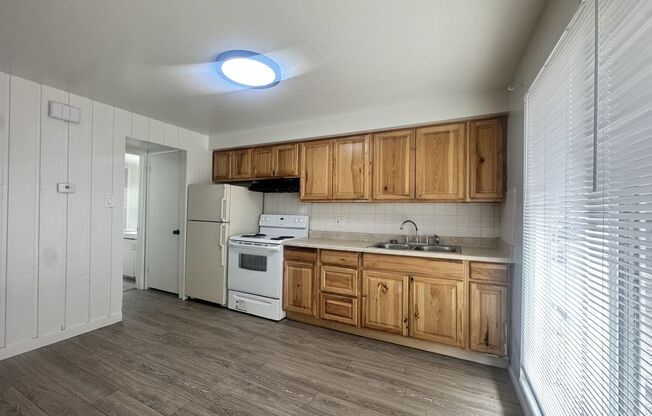 2 beds, 1 bath, $1,299, Unit 951-11