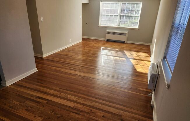 2 beds, 1 bath, 897 sqft, $2,275, Unit F-05