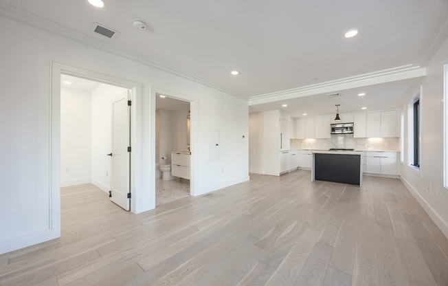 1 bed, 1 bath, 688 sqft, $2,950, Unit 209