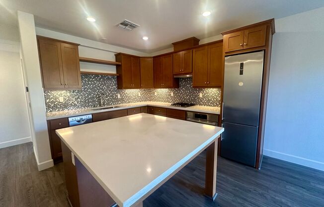 Mission Blvd 2 Bedroom 2 Bath Unit!
