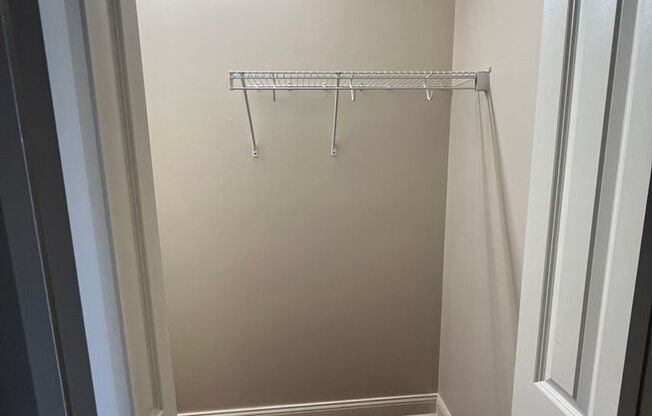 Studio, 1 bath, 442 sqft, $1,100, Unit 409