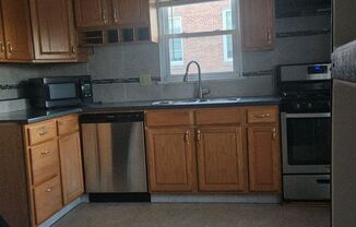 2 beds, 1 bath, $1,295