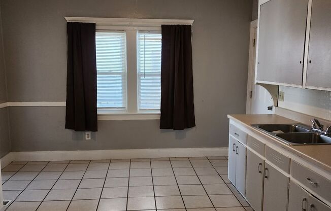 2 beds, 1 bath, $750