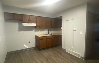 2 beds, 1 bath, $995, Unit Unit D