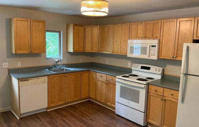 168 Center Avenue (White Glove)