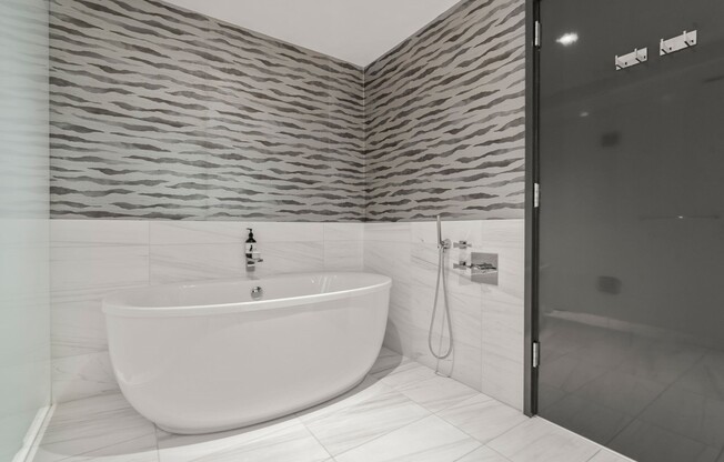 3 beds, 3.5 baths, 2,376 sqft, $30,000, Unit 10E
