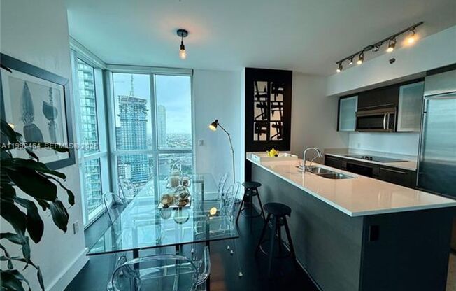 2 beds, 2 baths, 1,123 sqft, $4,650, Unit 55 SE 6th St # 3302