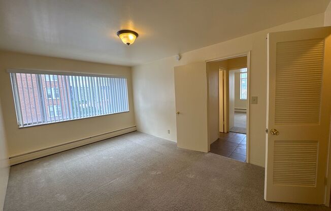 2 beds, 1 bath, 835 sqft, $1,295, Unit 712