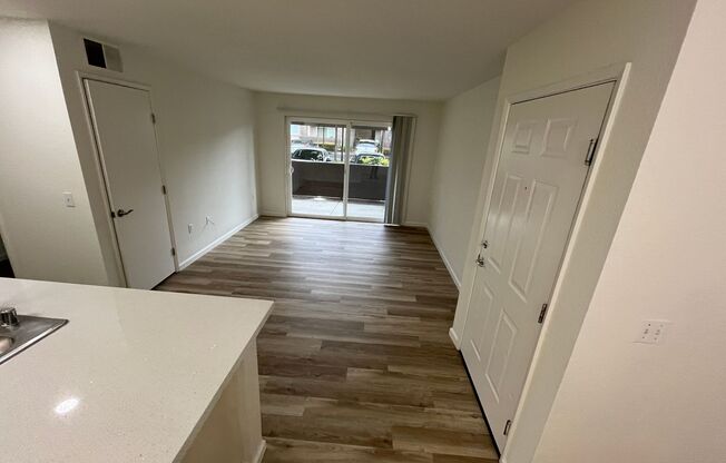 2 beds, 1 bath, 848 sqft, $1,900, Unit 2102