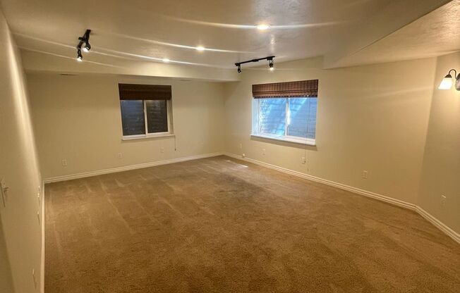 2 beds, 1 bath, $2,000