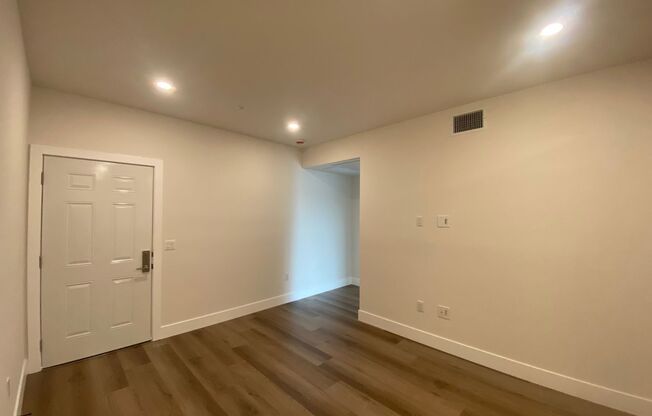 1 bed, 1 bath, 640 sqft, $2,400, Unit 200