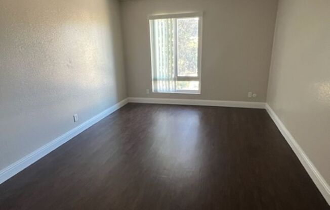 2 beds, 1 bath, 824 sqft, $1,625, Unit 42