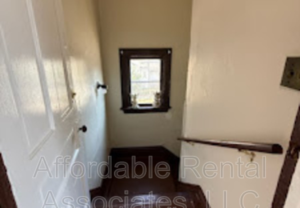 1500 W GREENFIELD AVE