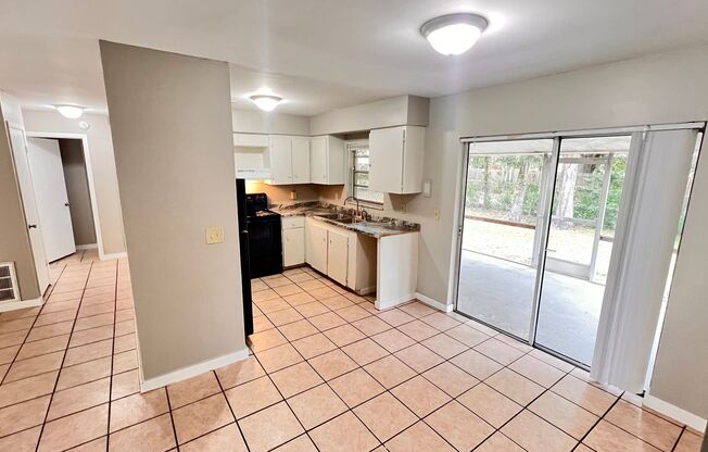 Lovely 3 Bd/2 Ba Home in Orlando!! Great Location!!