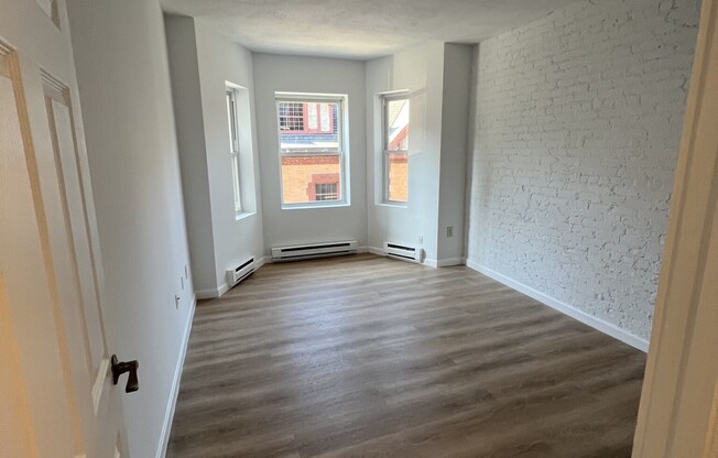 2 beds, 1 bath, $3,350, Unit 301