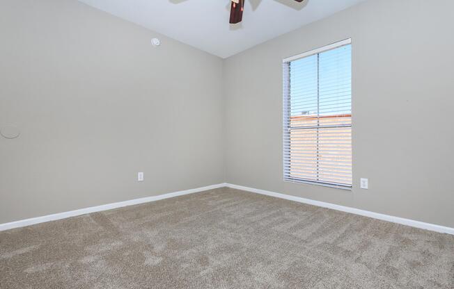 2 beds, 1 bath, 851 sqft, $999