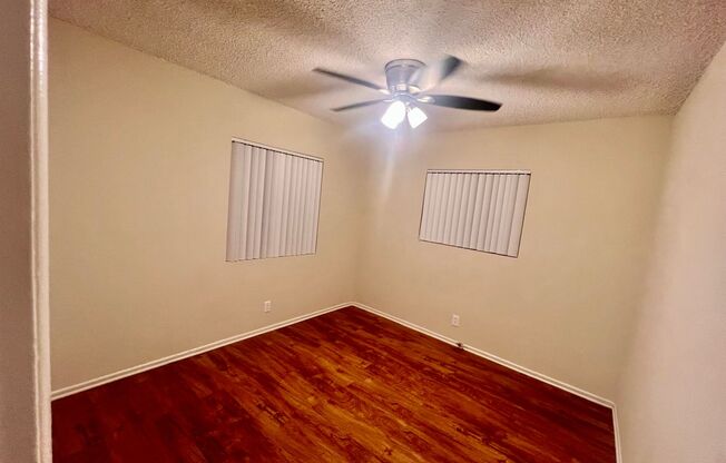 2 beds, 1 bath, $2,095, Unit 01