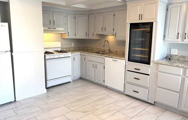 663 E 5 ST