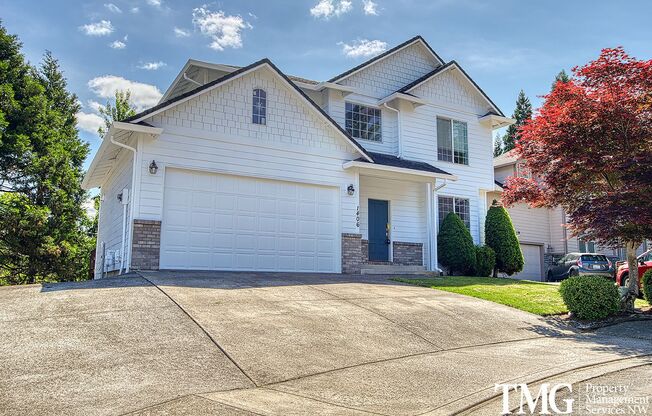 Large 4 Bed 2.5 Bath Home in Lakeshore!