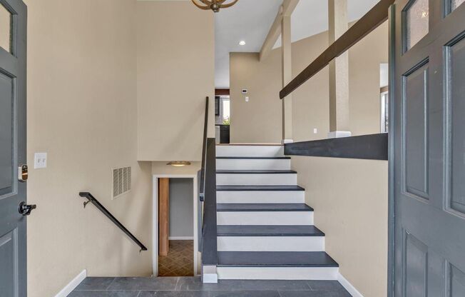 Modern Home with Stunning Views in Coveted Horizon Crest