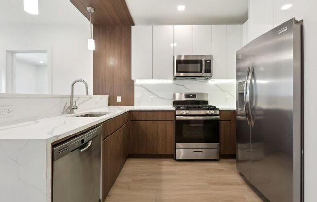 2 beds, 2 baths, 984 sqft, $2,850, Unit 203